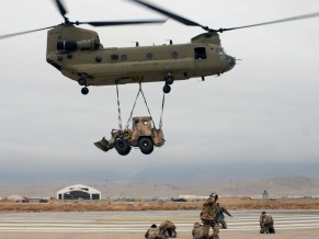 Exército já prepara recebimento dos helicópteros CH-47F Chinook americanos 110310-A-2774H-04