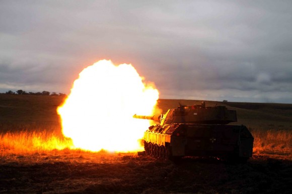 Leopard I firing