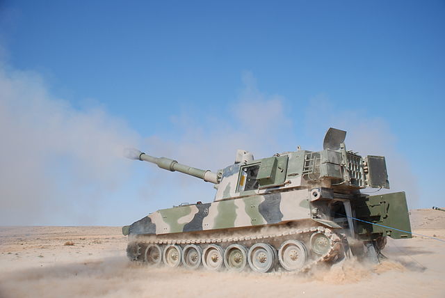 Moroccan_M109A5_howitzer,_2012-03