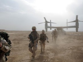Marines empregam Osprey em missão de 1.100 milhas fuzileiros desembarcam de V-22 Osprey - foto USN