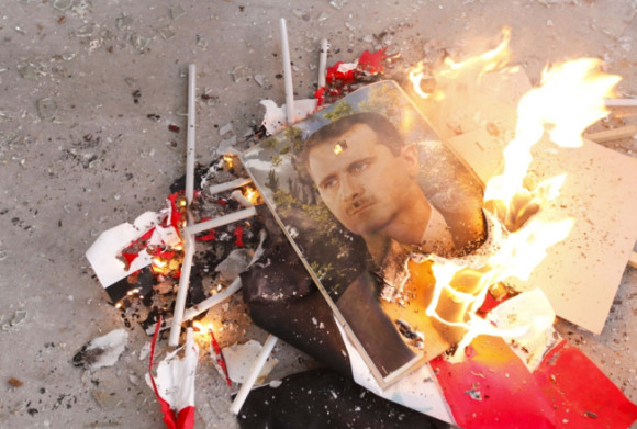 pictures-of-syrias-president-bashar-al-assad-and-syrian-flags-burn-after-being-set-on-fire-by-free-syrian-army-fighters-in-ouwayjah-village-in-aleppo-ay_100003390