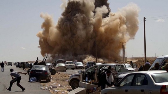 conflitos-explosao-libia-20110307-size-598