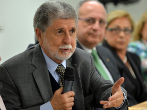 Amorim destaca relevância do papel das Forças Armadas em palestra a universitários Ministro Amorim