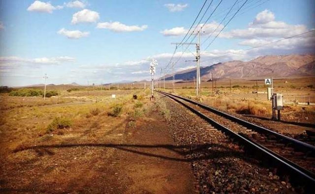 Trecho da ferrovia que liga a China ao Irã