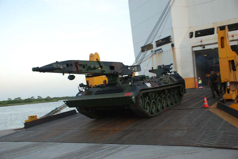 Desembarque Leopard 1A5 - foto gde 2 CMS via defesanet