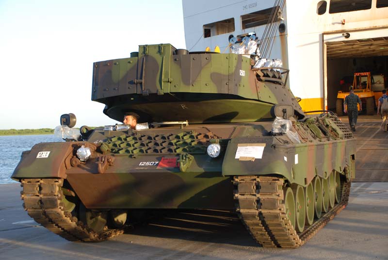Desembarque Leopard 1A5 - foto gde 3 CMS via defesanet