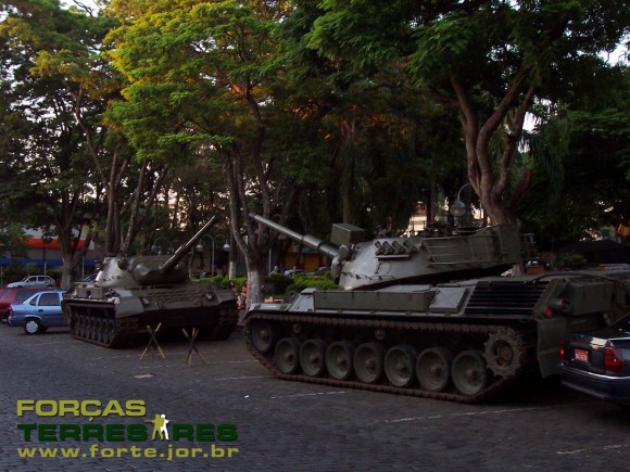 Leopard do 2RCC ainda em Pirassununga em junho de 2005 - foto 2 Nunão - Forças Terrestres