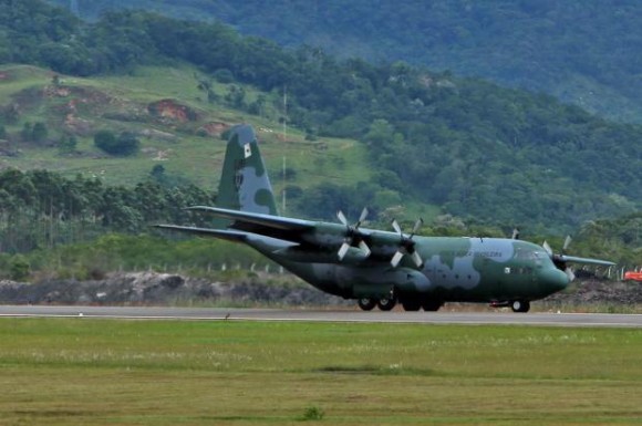 C-130 FAB transportando FNS