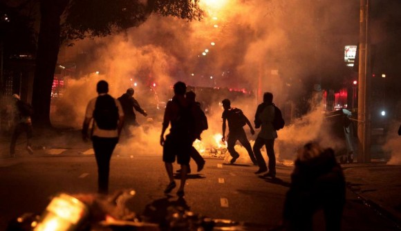 Enfrentamento manifestanes e PM-SP em  São Paulo em 13jun - foto 4 Estadao via G1