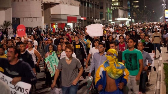 Manifestação pacífica na Av Paulista - foto via Uol