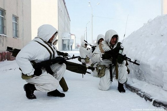 Russian_airborne_troops_on_military_exercises_in_the_Russian_Arctic_region_640_001
