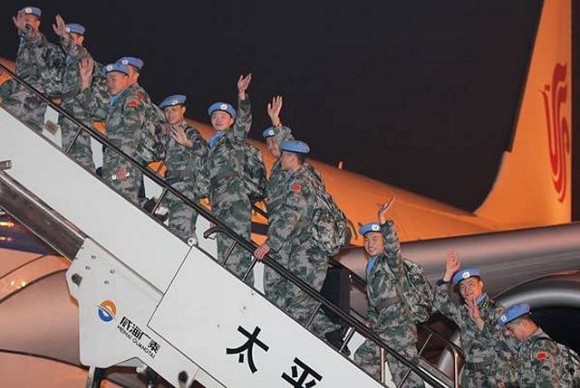 Chinese_peacekeeping_troops_board_a_plane_to_join_UN_Mission_in_Mali_640_001