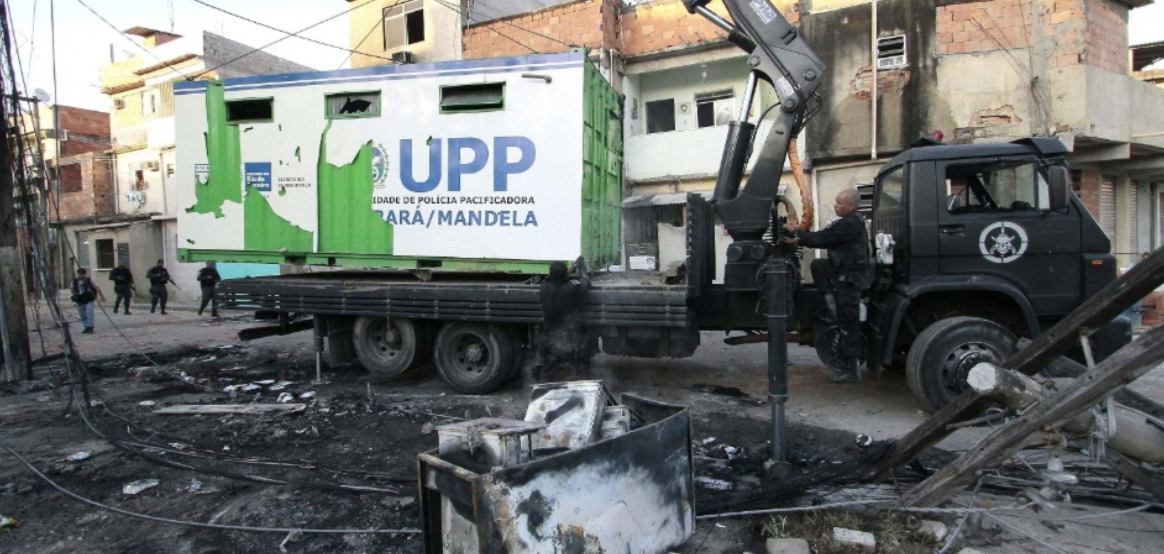 Ataque a UPP - manguinhos - foto le SilvaFutura PressEstadão Conteúdo
