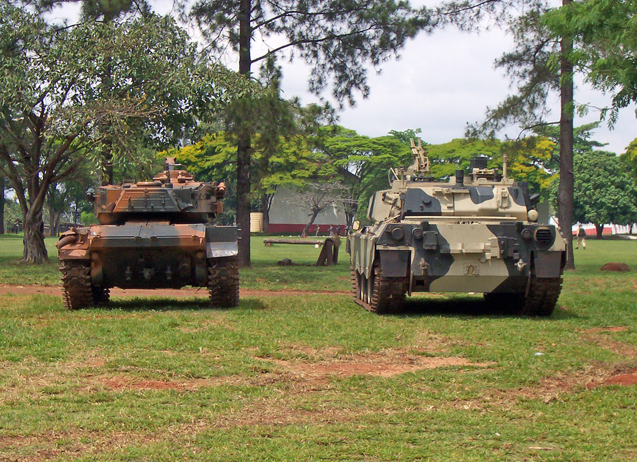 M-41 Caxias e protótipo do Osório em Pirassununga em setembro de 2009 - foto 4 Nunão
