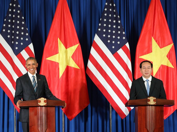 Barack Obama e o presidente do Vietnã Tran Dai Quang dão entrevista em Hanói em 23 de maio de 2015 - AFP