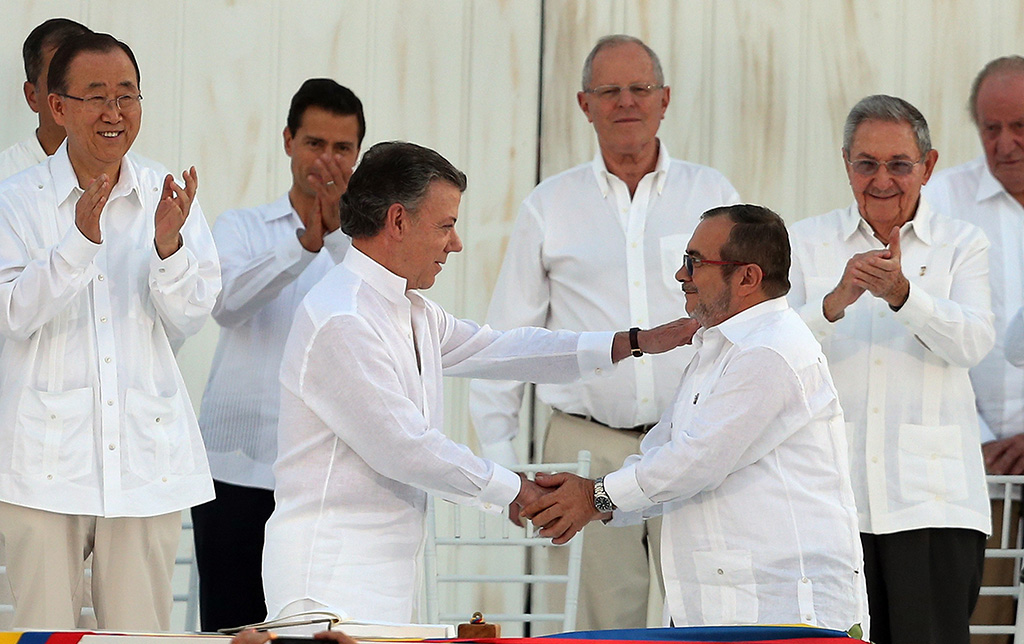 Juan Manuel Santos, presidente da Colômbia, e Rodrigo Londoño, chefe das Farc