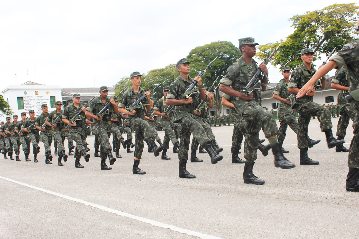 Exército Brasileiro - Milhares de jovens recrutas incorporam hoje