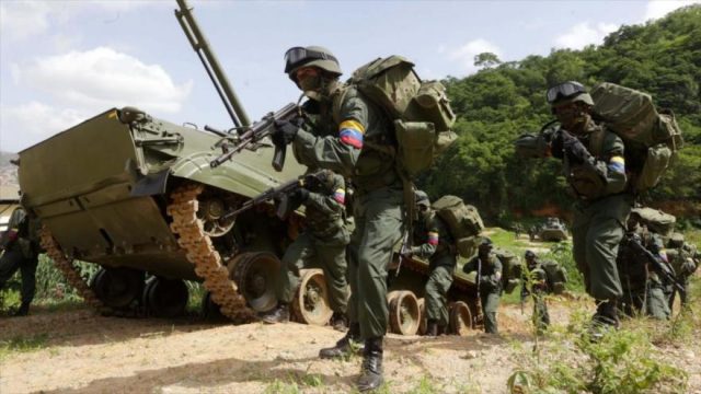 Militares da Venezuela em manobras