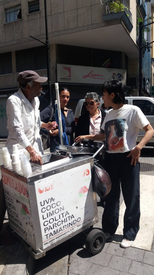 Antonio Mejia, vendedor de sorvetes e eleitor de Henri Falcón, se decepcionou com a baixa participação de eleitores - Foto Rodrigo Cavalheiro-Estadão