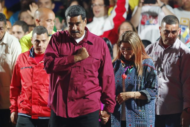 Nicolás Maduro comemora reeleição neste domingo (20) na Venezuela - Foto Ariana Cubillos - AP Photo