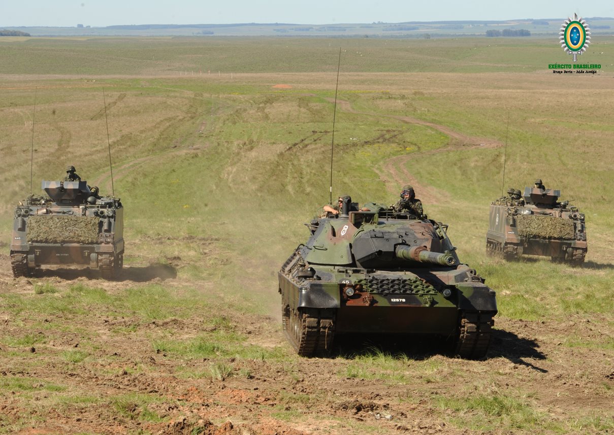 Leopard e M113 do EB