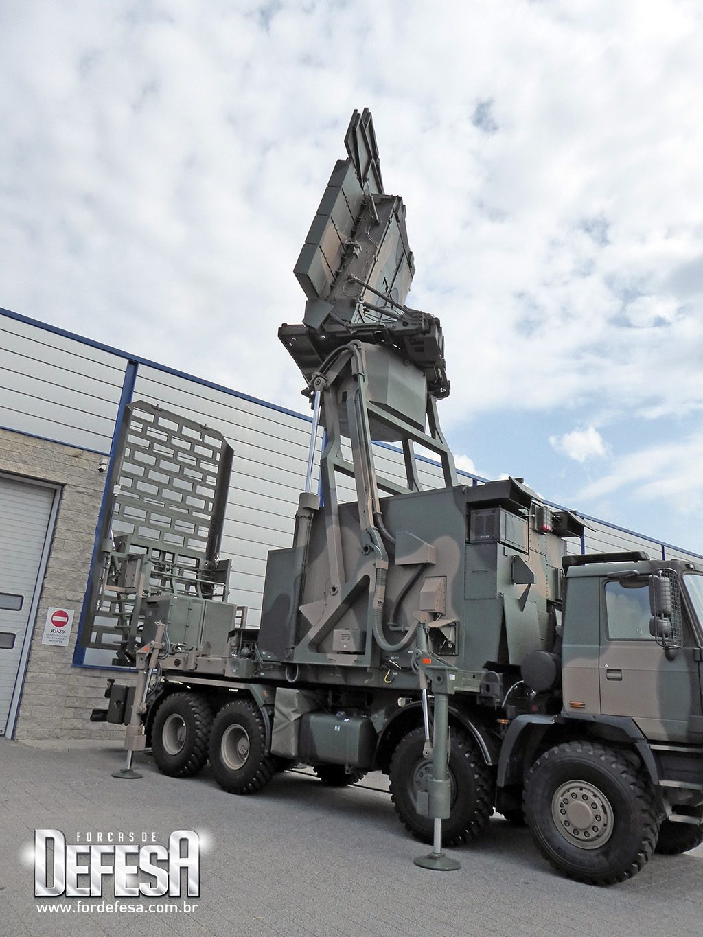 Radar de vigilância e defesa aérea NUR-15M