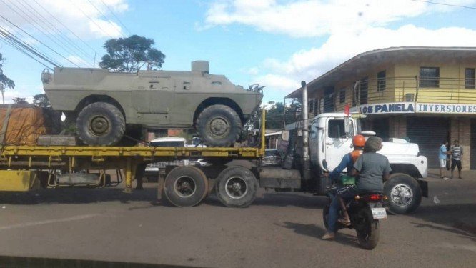 Exército coloca veículos blindados em Roraima na fronteira com a