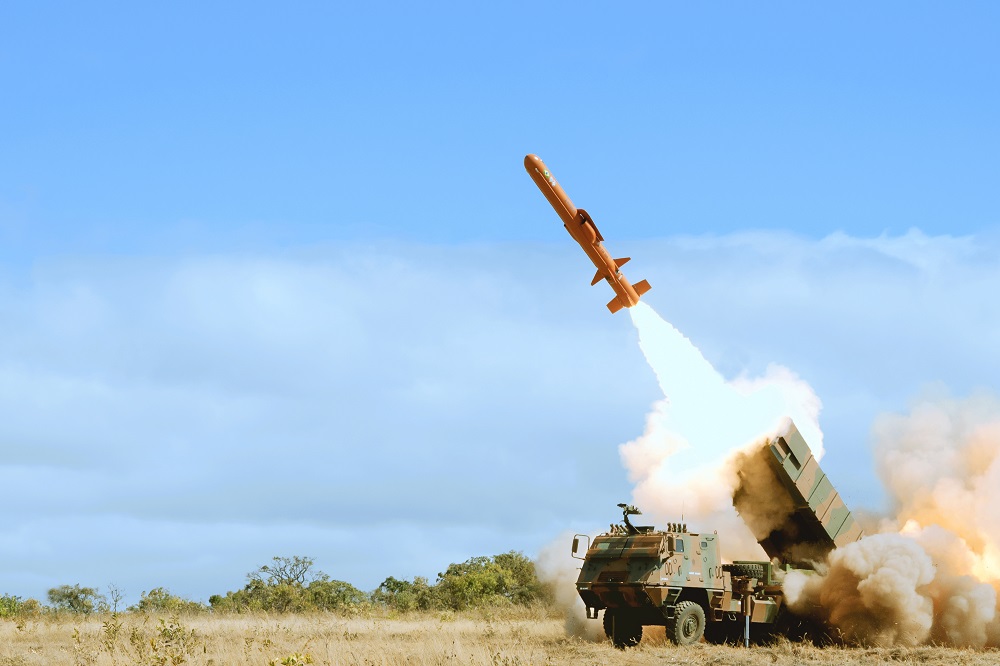 El Consorcio Español de Misiles SMS y Avibrás juntas en el desarrollo de cohetes guiados y sistemas de misiles. M%C3%ADssil-de-cruzeiro-AV-TM-300-sendo-lan%C3%A7ado-pelo-ASTROS-2020