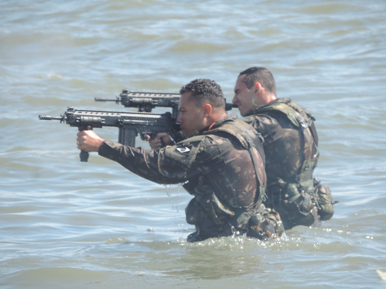 TESTEI A METRALHADORA DE AIRSOFT MAIS POTENTE DO MUNDO (M4) 