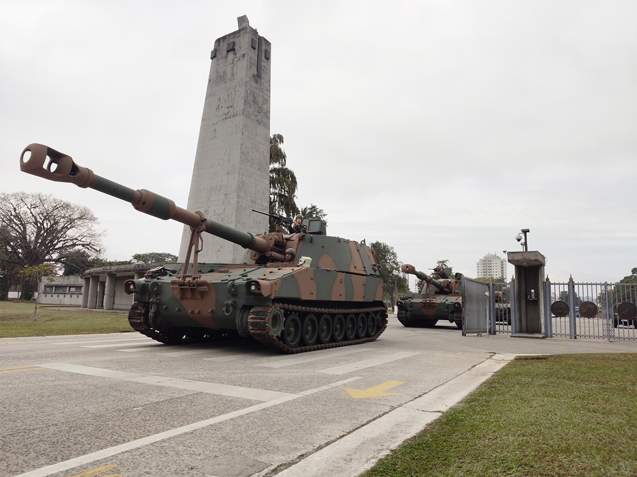 Exército Brasileiro avalia compra de 36 obuseiros autopropulsados