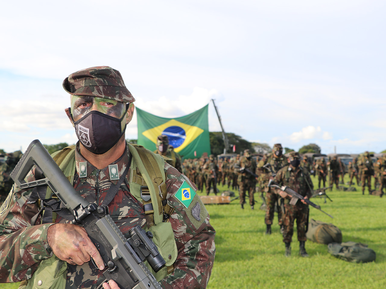 Id de farda da infantaria do exército brasileiro. Aproveite e