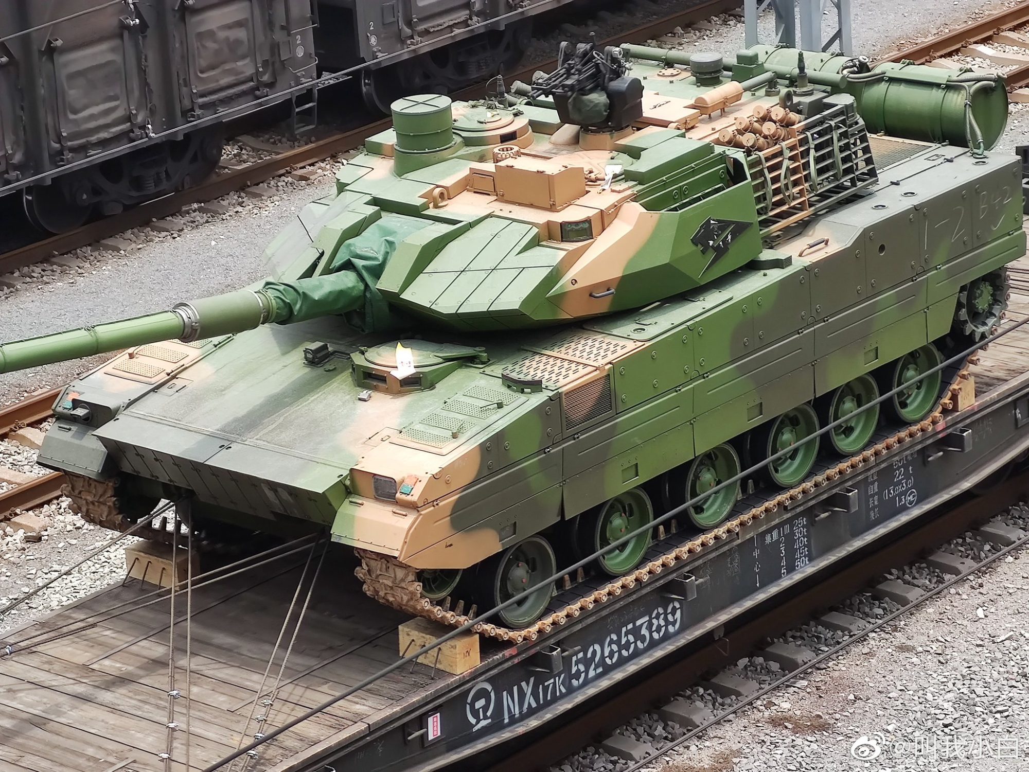 Modelo de tanque feminino leve