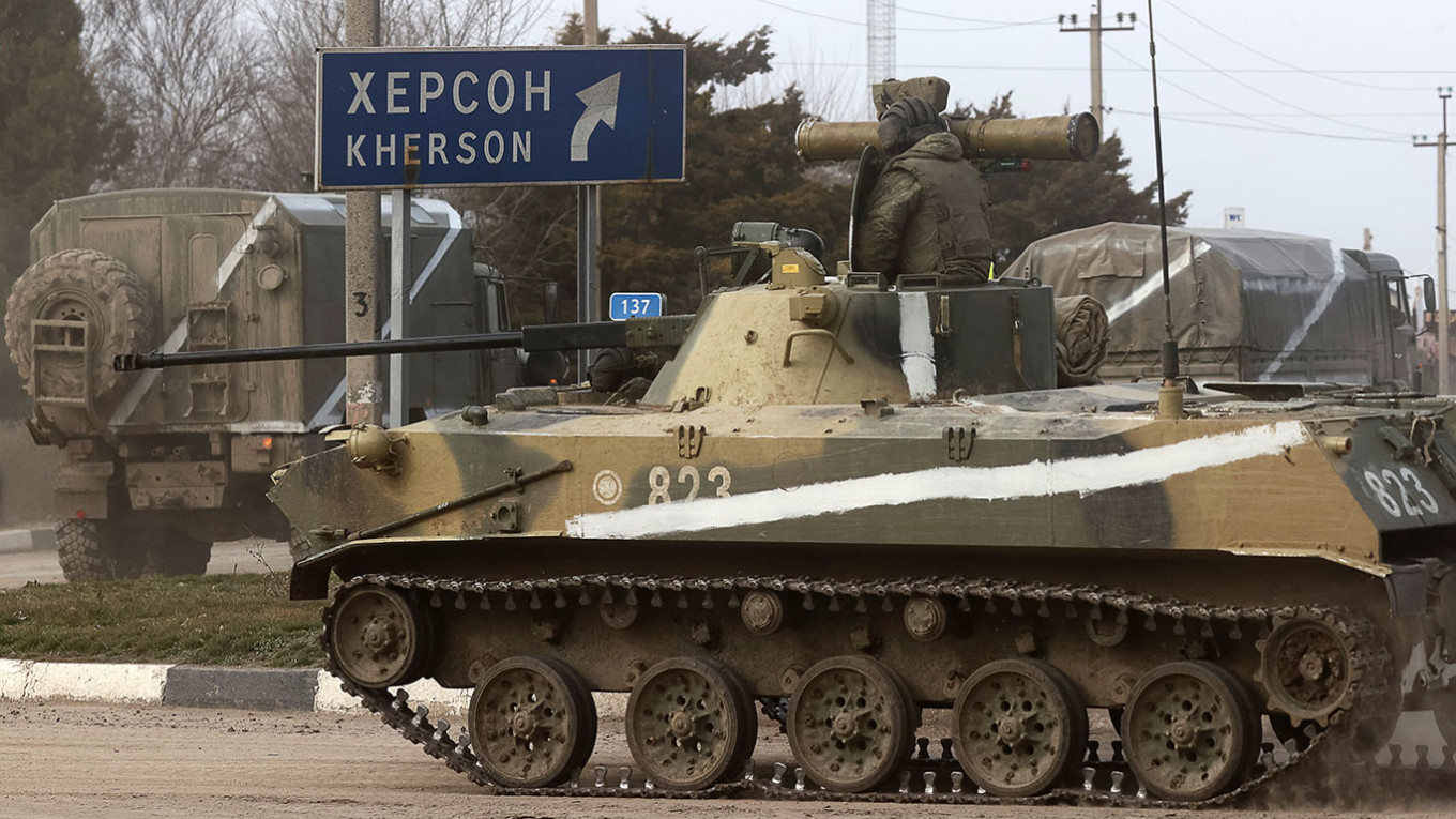 Russian troops reached Kherson - foto TASS