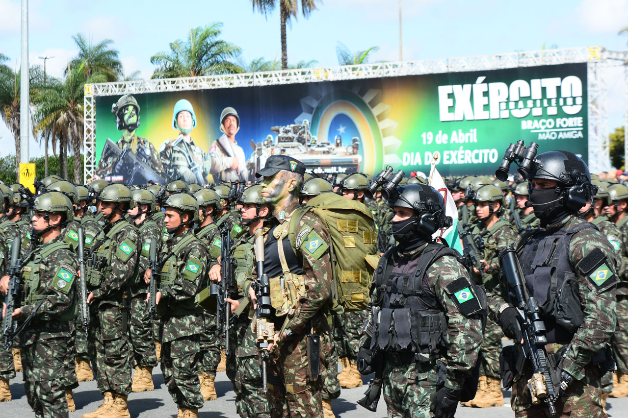 Veja fotos da cerimônia do Dia do Exército em Brasília