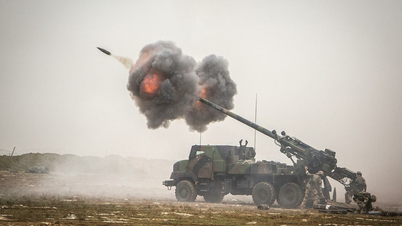 1920px-French_Caesar_self-propelled_howitzer_in_Iraq.jpg