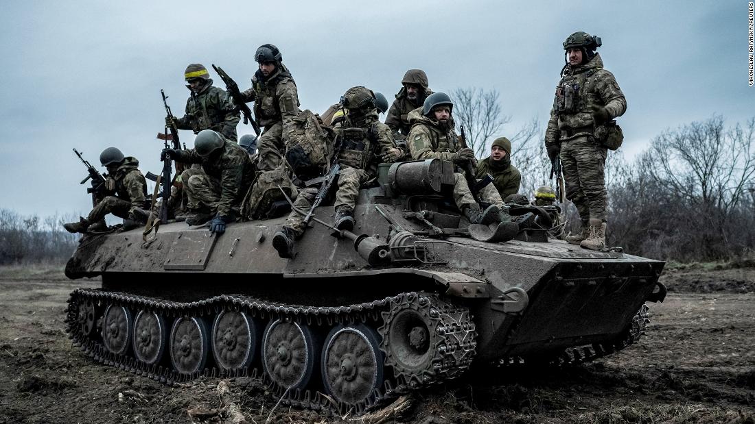 Soldados da Ucrânia jogam 'War of Tanks' entre batalhas - 22/08/2023 -  Mundo - Folha