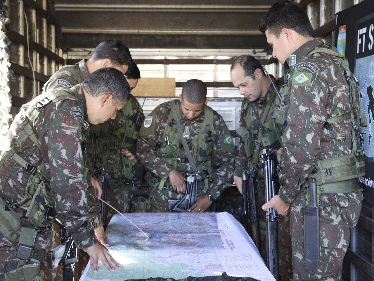 Exército Brasileiro abre 197 vagas para nível superior, incluindo 152 para  médicos - Forças Terrestres - Exércitos, Indústria de Defesa e Segurança,  Geopolítica e Geoestratégia