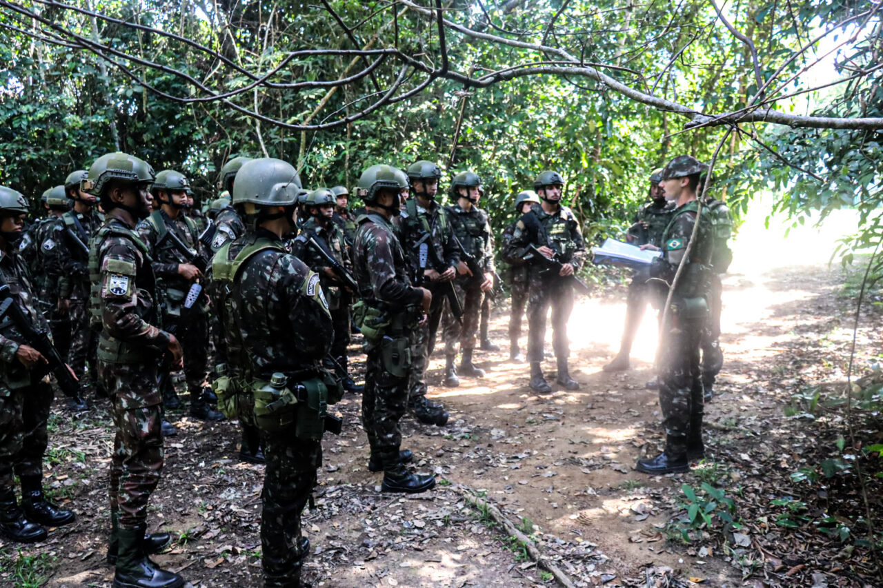 Exército Brasileiro coloca 130 militares para monitorar fronteira