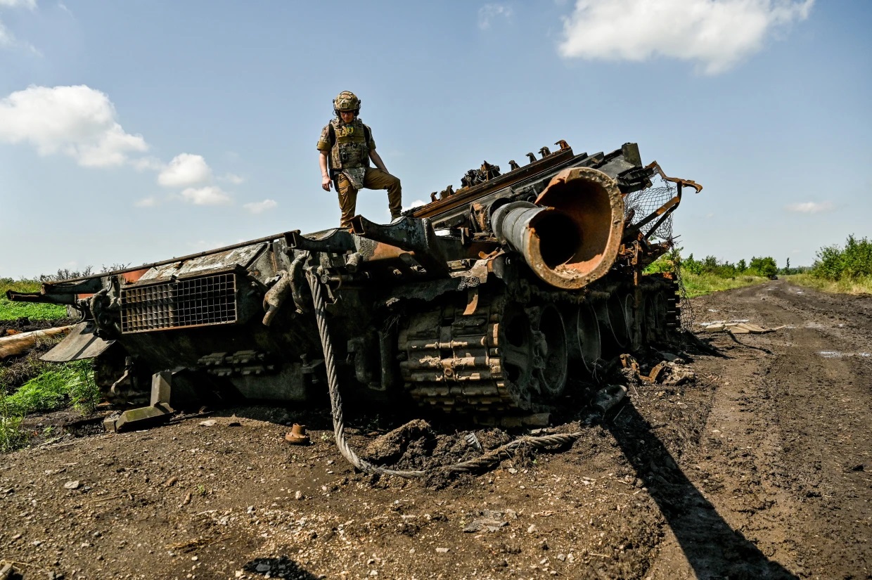 Todo dia um tanque,blindado ou canhao até eu me esquecer dia 161