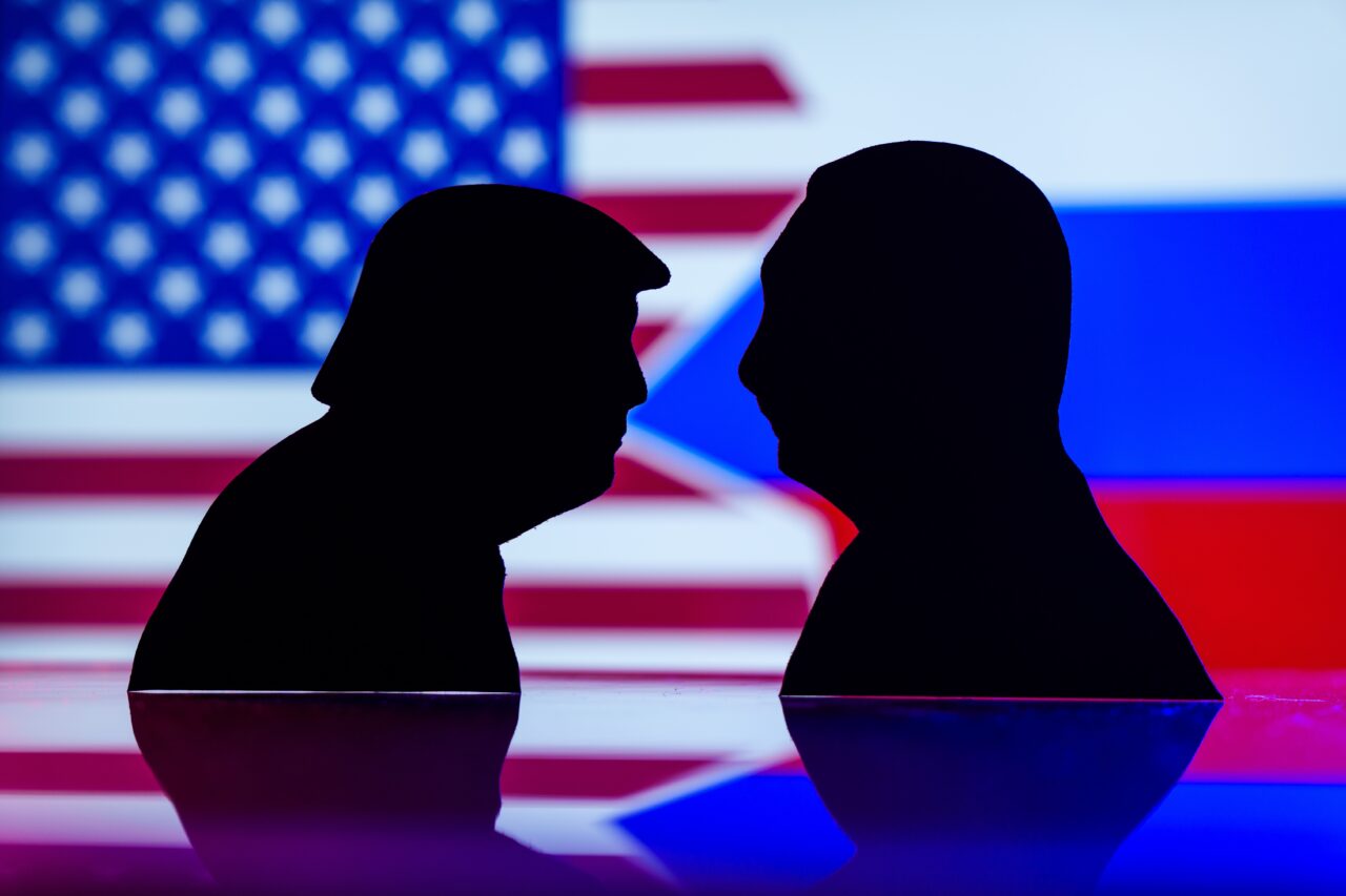 Silhouettes,Of,Donald,Trump,And,Vladimir,Putin,In,Usa,And
